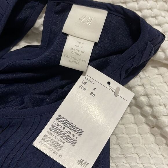 NWT- H&M - 4 & 6. - Picture 7 of 8